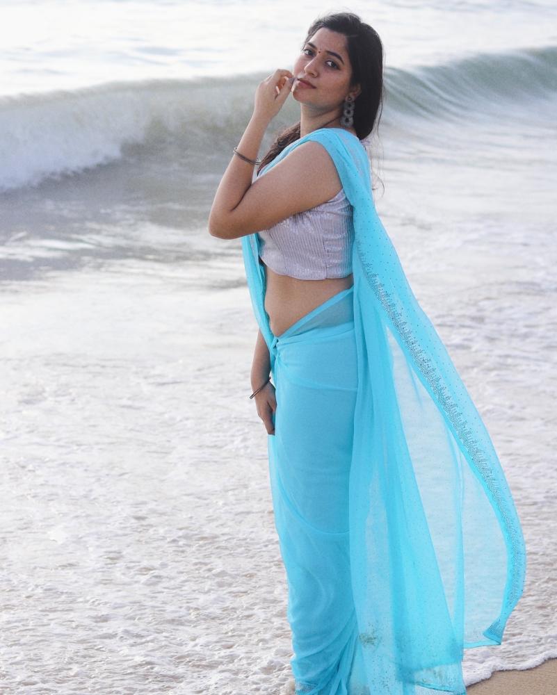 actress-sudha-hot-vibe-on-beach